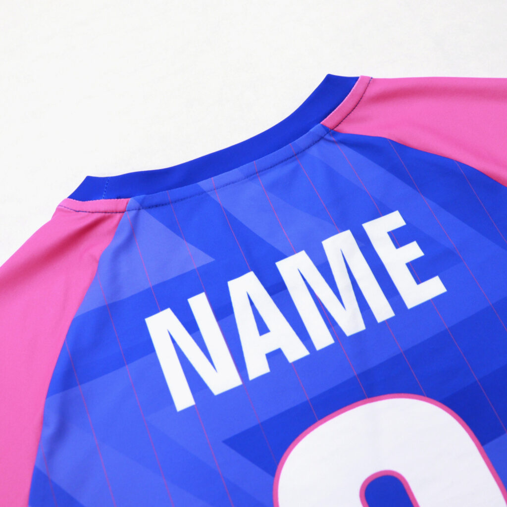 Custom player name print detail on jersey back