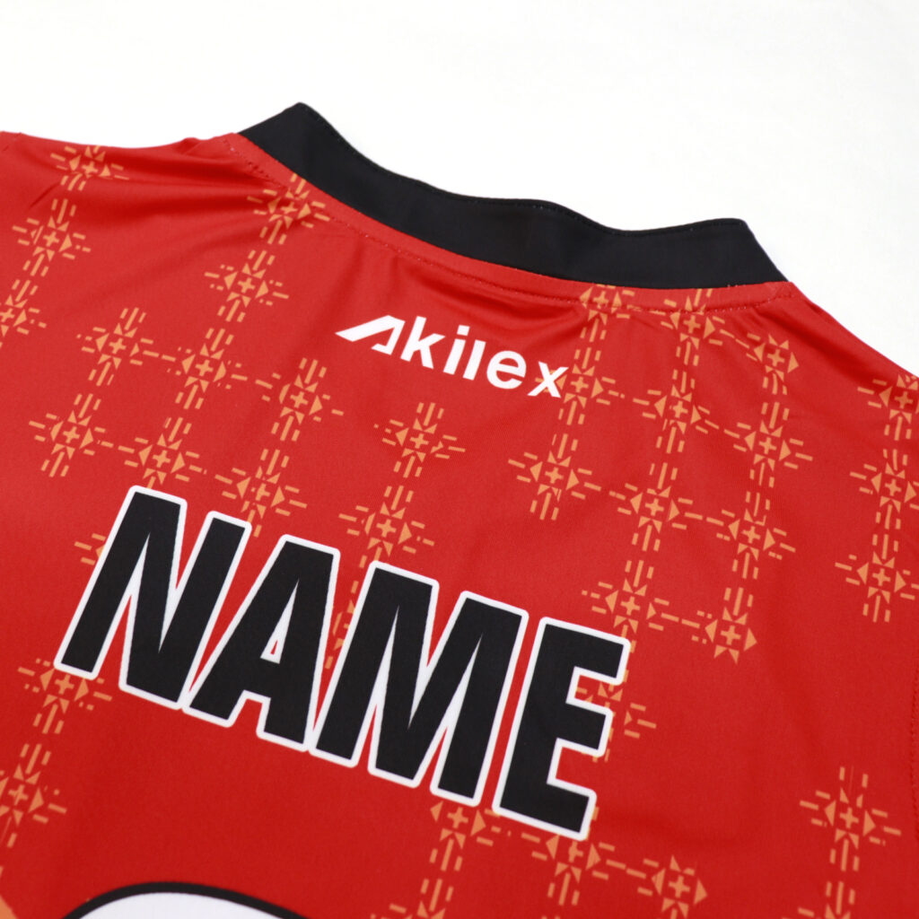 Back collar and custom player name print detail